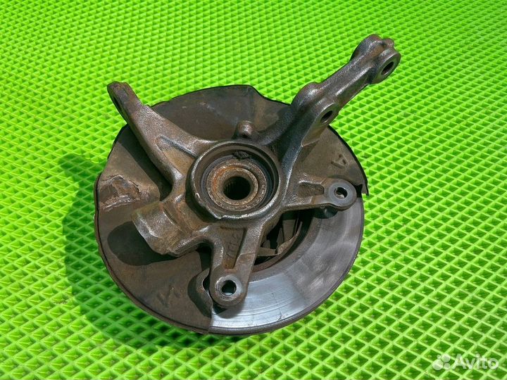 Кулак передний правый Honda Civic 4D 2006-2012