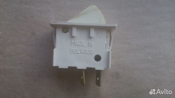 Полка, выключатель света, патрон для х-ка 