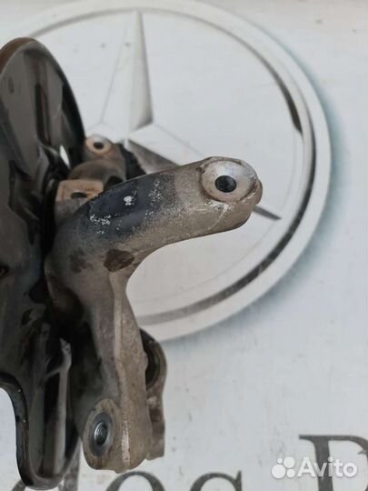 Цапфа задняя левая Mercedes W222