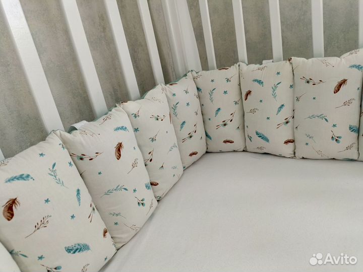 Детская кроватка с маятником