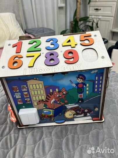 Игрушка Домик бизиборд