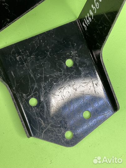 Кронштейн левый противооткатный \MAN 81669360093