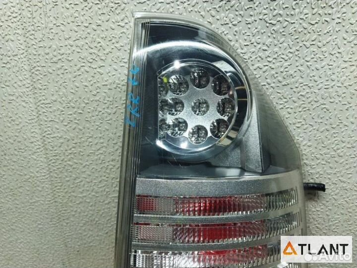 Стоп-сигнал задний правый toyota voxy