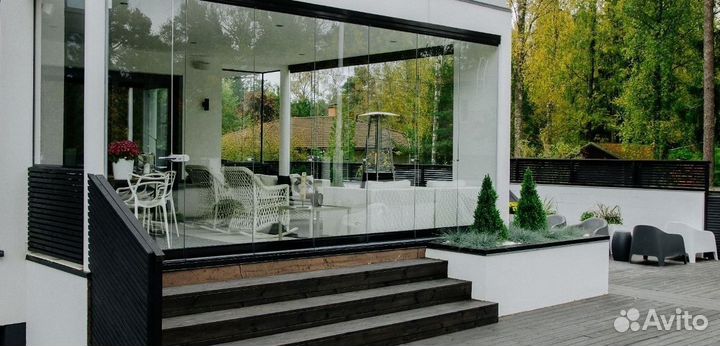 Безрамное остекление частного дома