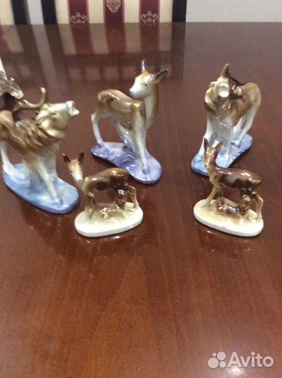 Фарфоровые статуэтки собаки