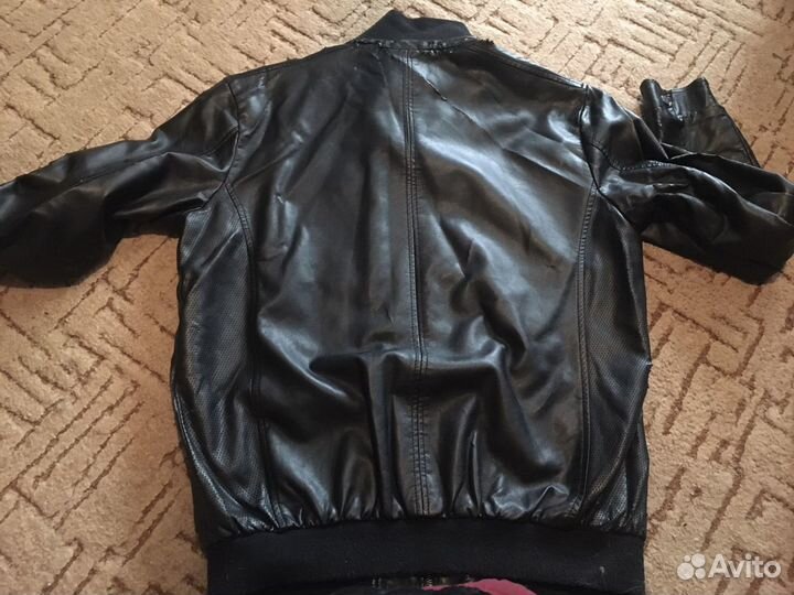 Мужс кожан куртка б/у 48-50 р и тапочки муж.42-43