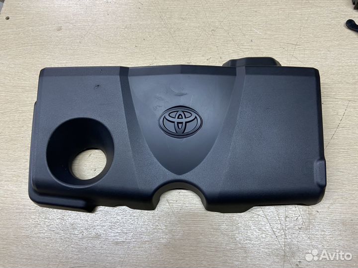 Декоративная накладка двигателя Toyota Rav4 XA50