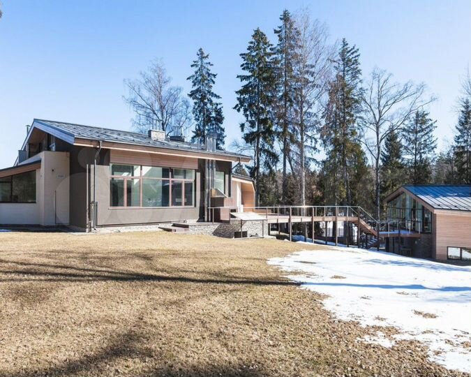 Дом 600 м² на участке 32 сот.