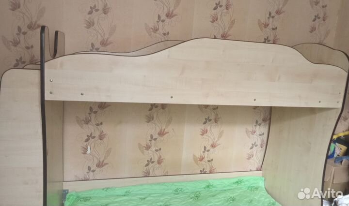 Продам 2 ярусную кровать,3т.без матрасов,самовывоз