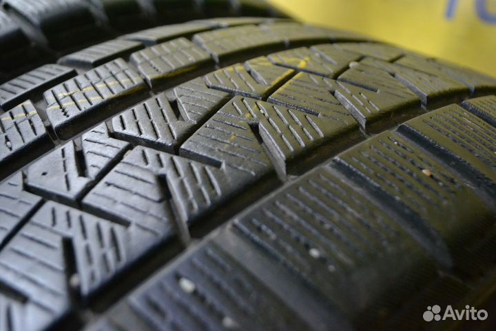 Pirelli Ice Asimmetrico 215/55 R17