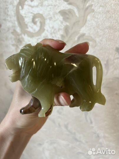 Лев из оникса