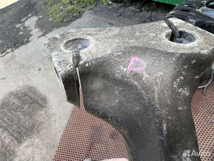 Audi a4b8 кулак дорестайл правый 8K0407258G 14мм