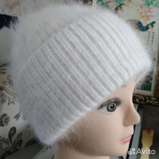 Шапка новая белая