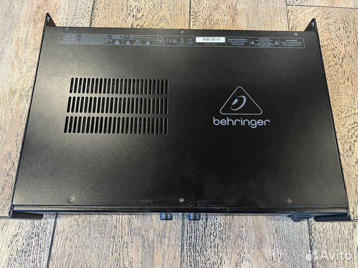 Усилитель мощности Behringer KM750