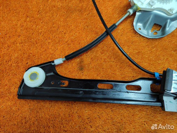 Стеклоподъемник передний правый Mercedes-Benz