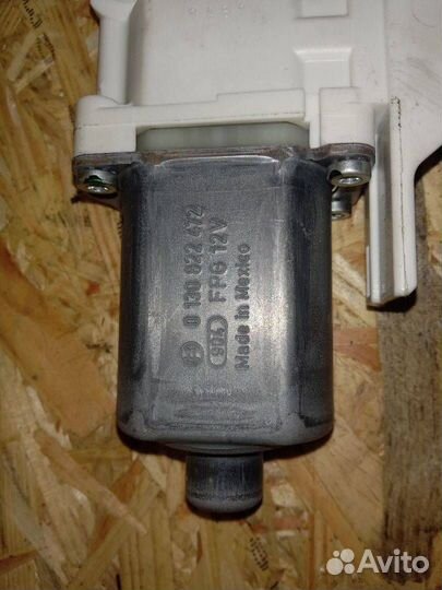 Моторчик стеклоподъемника передний правый Dodge