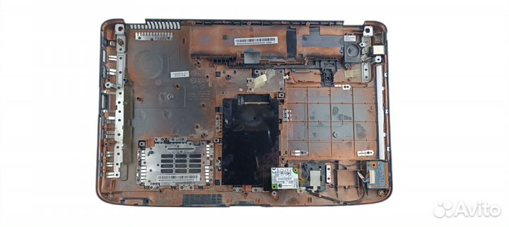 Нижняя крышка корпуса (