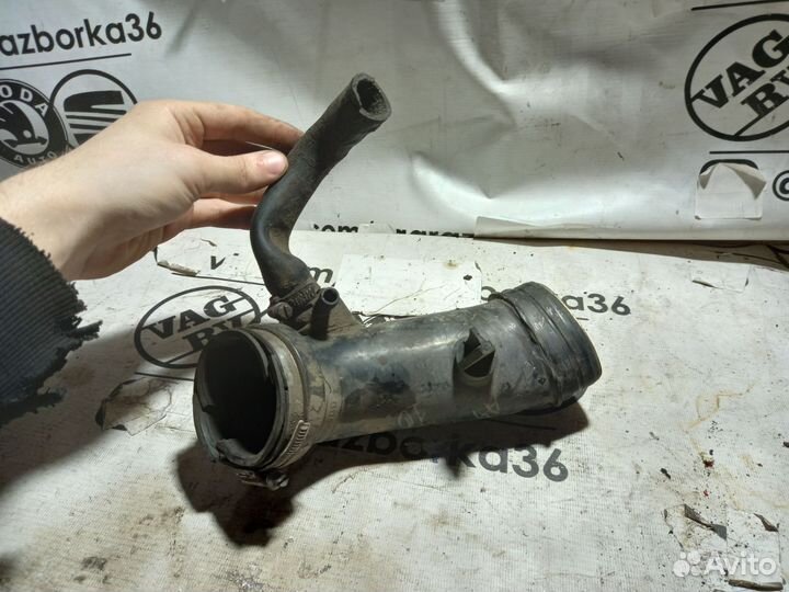 Патрубок интеркулера Audi A4 B5/VW Passat B5