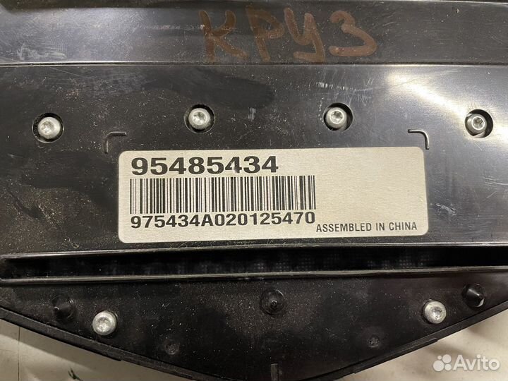 Панель управления магнитолой Chevrolet Cruze 2009