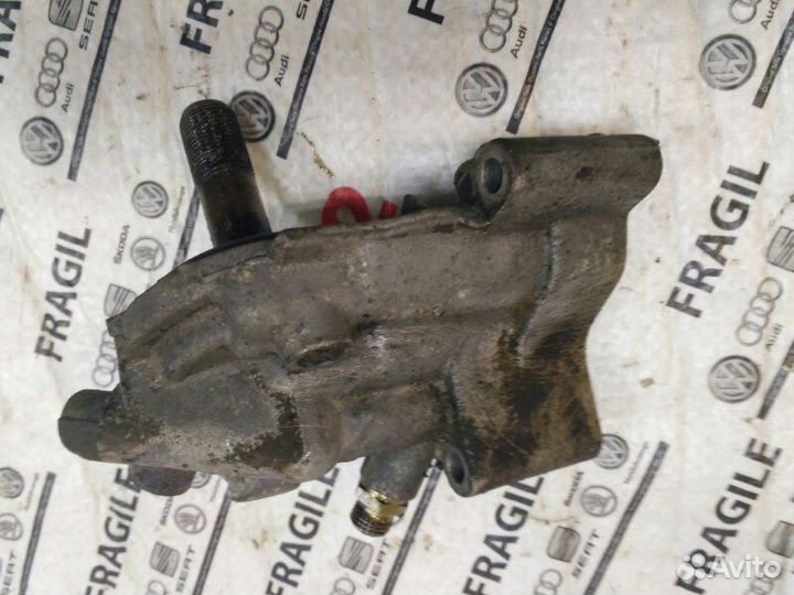 Кронштейн маслянного фильтра Volkswagen Passat B5