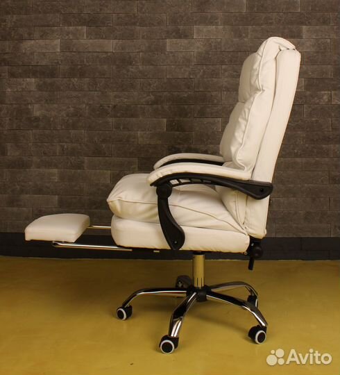 Компьютерное кресло Aventos с подставкой под ноги