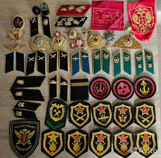 Предметы СССР: фуражка, погоны, пятлицы и т. д