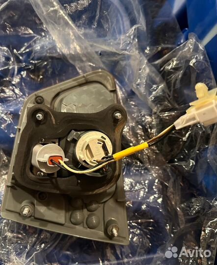 Задний фонарь левый в крышку cerato 2