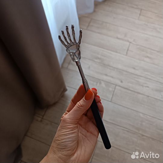 Массажёр чесалка рука