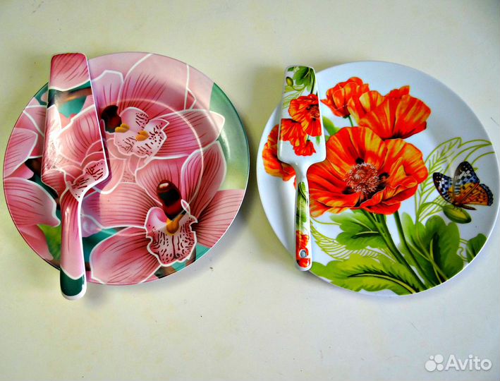 Тортовница с лопаткой