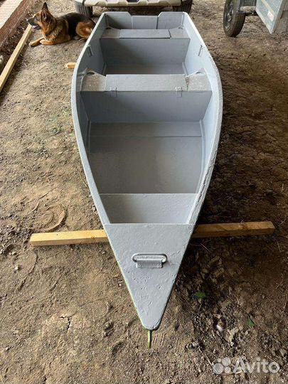 Лодка весельная