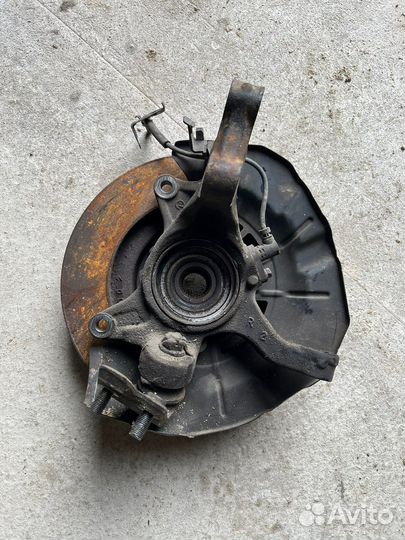 Правый поворотный кулак Toyota camry v 55