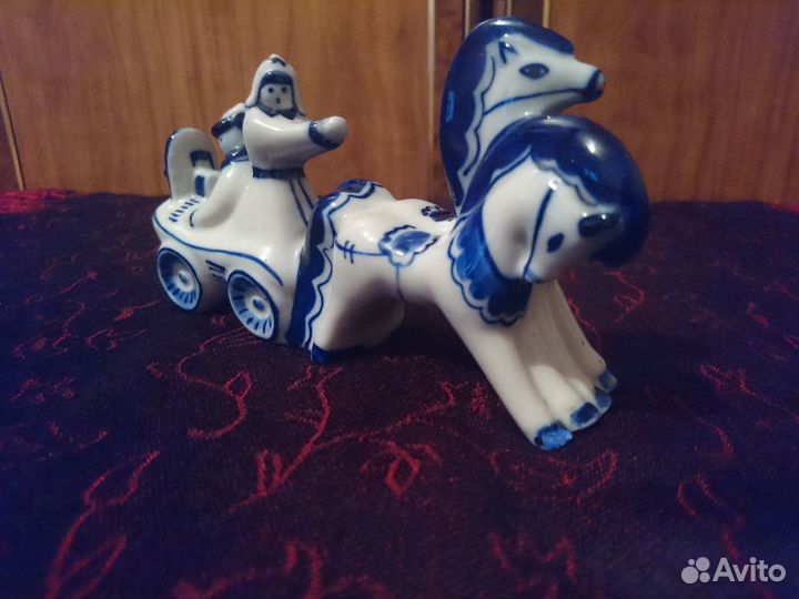 Фарфоровая статуэтка 