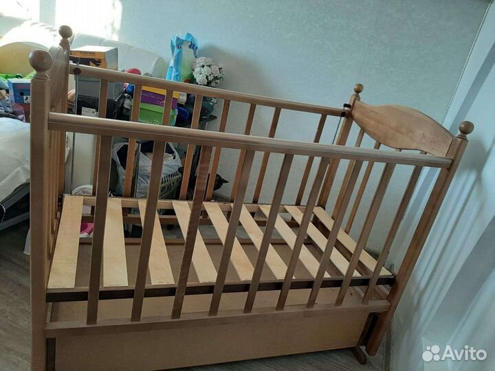 Детская кровать, кроватка с маятником и матрасиком