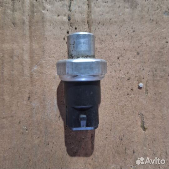 Датчик давления фреона кондиционера Passat B5