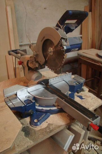 Пила торцовочная сетевая metabo KGS 216