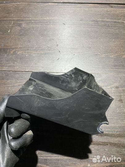 Пластик под аккумулятор Yamaha MT-01 05-06