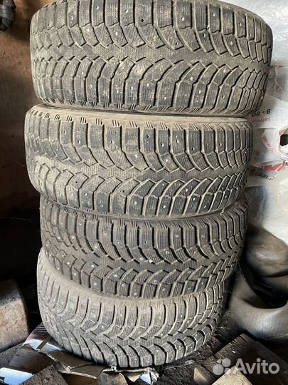Bridgestone Blizzak Spike-01 205/55 R16