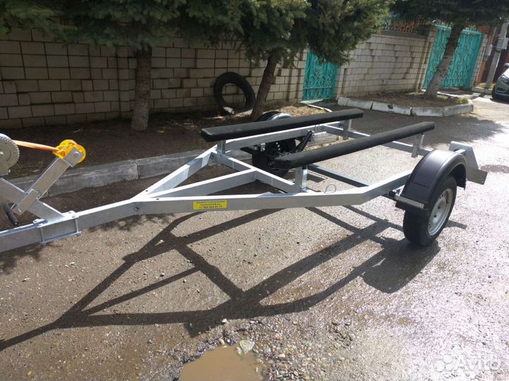 Лодочный прицеп 4.7м