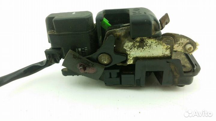 Замок двери задний правый Mazda 626 GE FS 1992