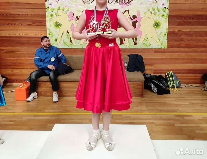 Рейтинговый костюм для бальных танцев