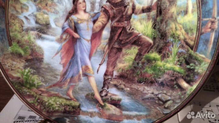 Тарелка Royal Worcester Робин и Мэриан