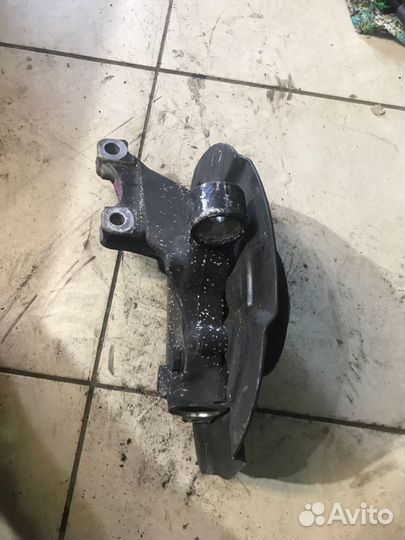 Поворотный кулак прав. перед. Volvo S60