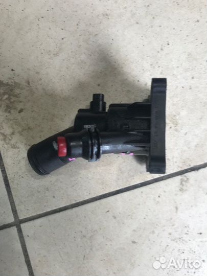 Крышка термостата Volvo V40