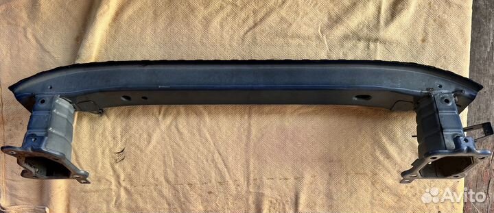 Усилитель бампера volvo c30