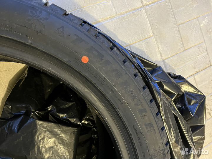 Triangle PL02 255/45 R20