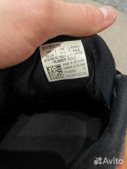 Кроссовки asics