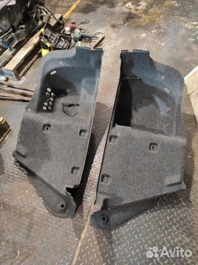 Обшивка багажника левая Skoda Octavia 5E5 cjza