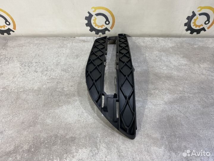Решетка переднего бампера Mercedes A2048803324
