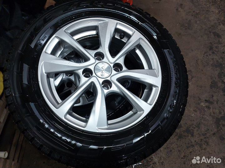 Pirelli Winter Ice Zero 185/65 R14 82T