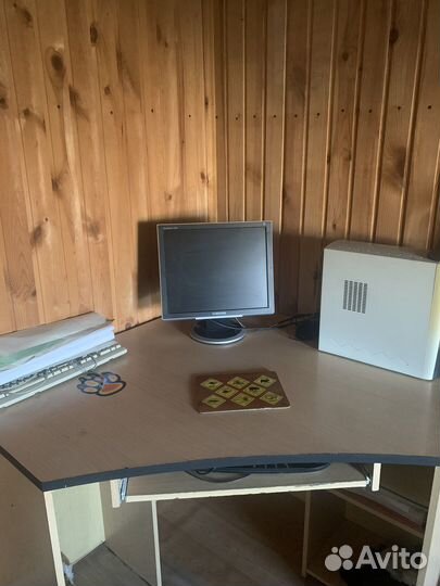 Компьютерный стол